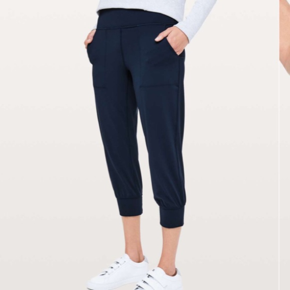 Lululemon align jogger crop 23 true navy size 4